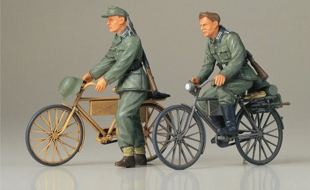 Tamiya 35240 Diorama Modelbouwpakket Soldaat met Fiets