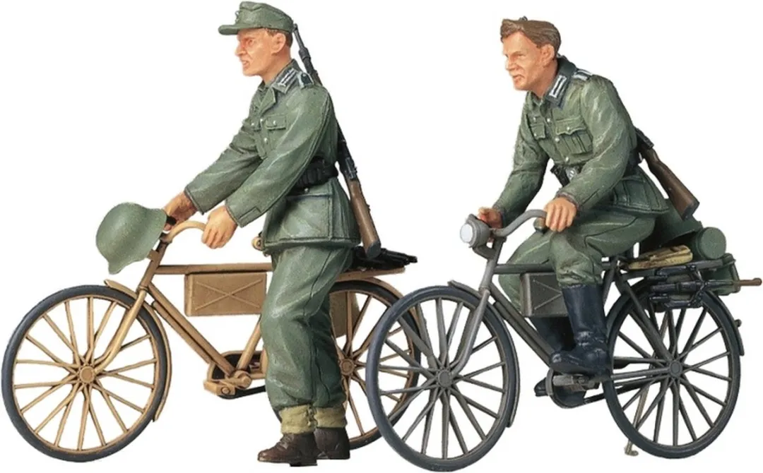 Tamiya 35240 Diorama Modelbouwpakket Soldaat met Fiets - 1:35