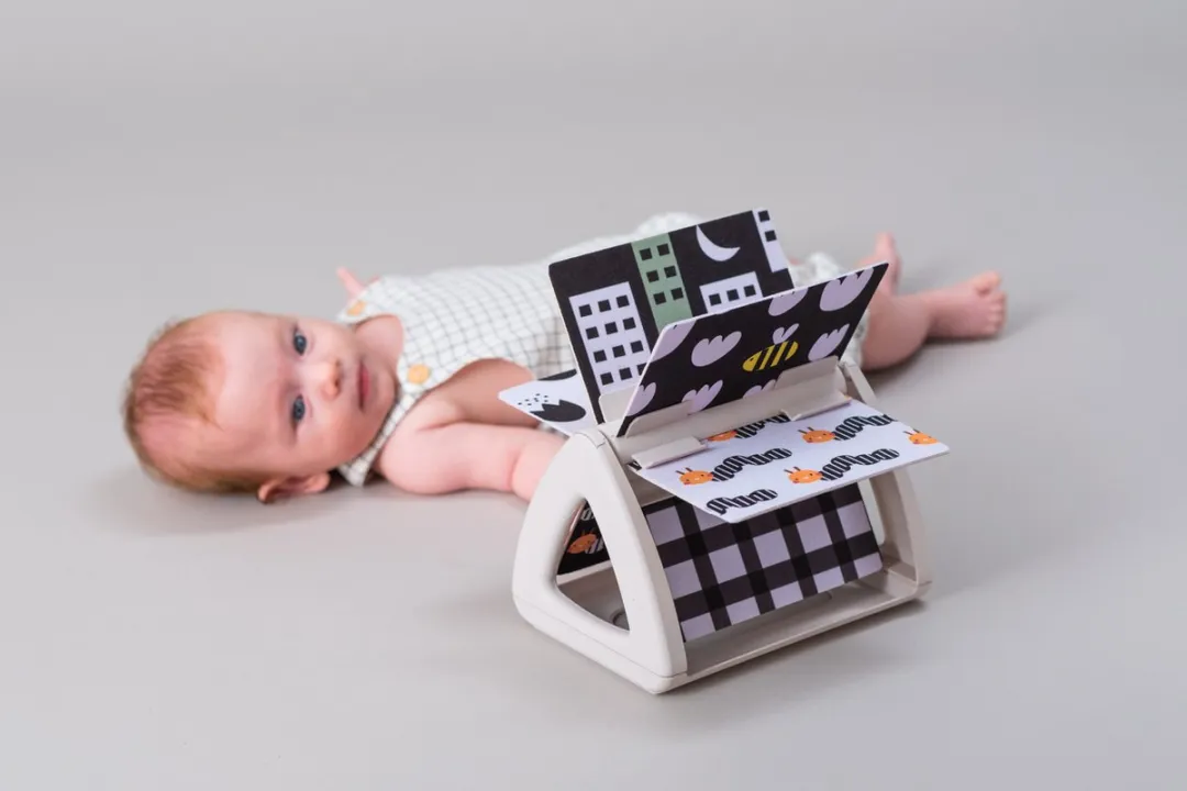 Taf Toys Urban Garden Tummy Time Spinning Boek - Grijs
