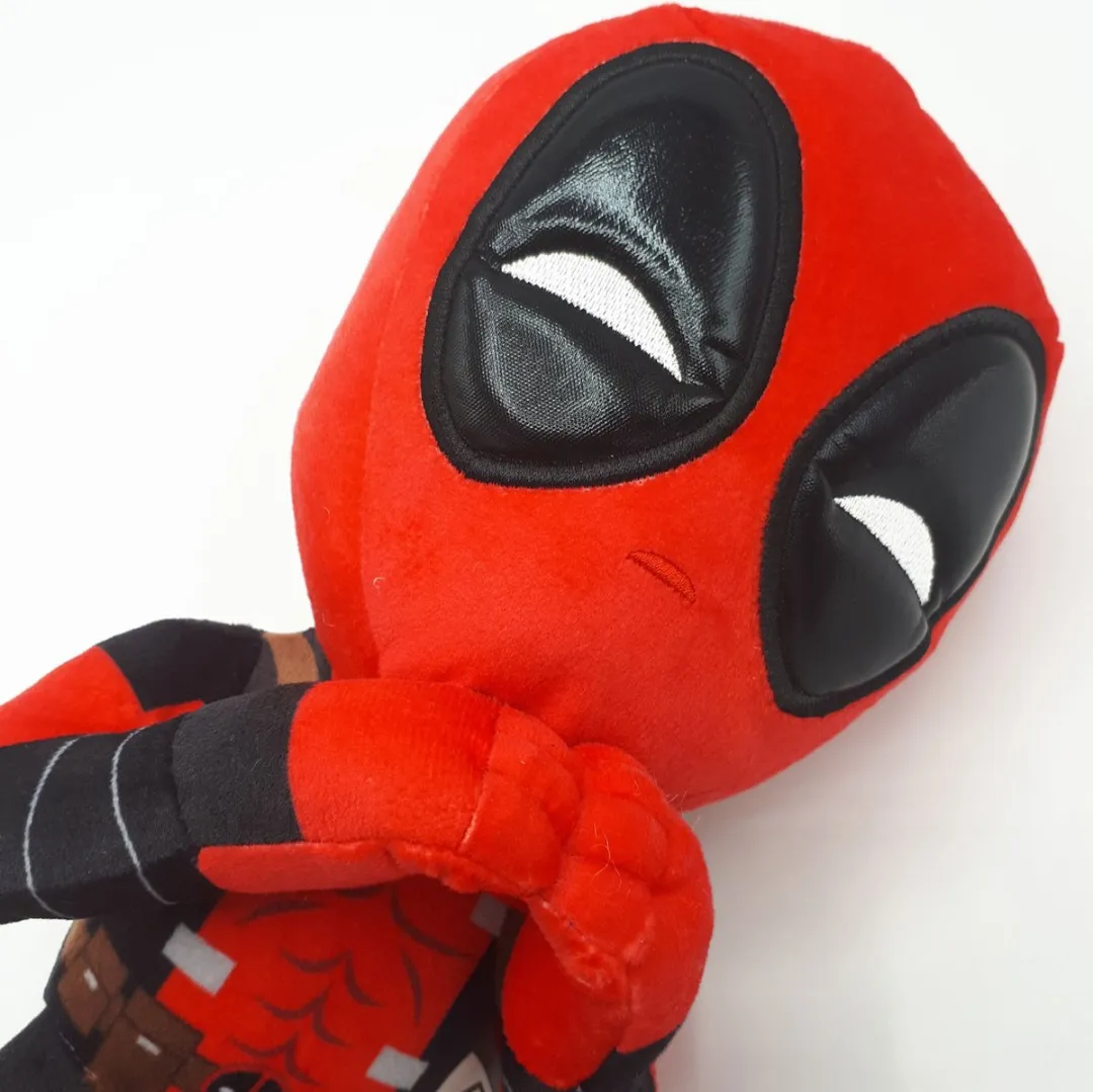 Marvel Deadpool Heart Hands Pluche Knuffel 35 cm