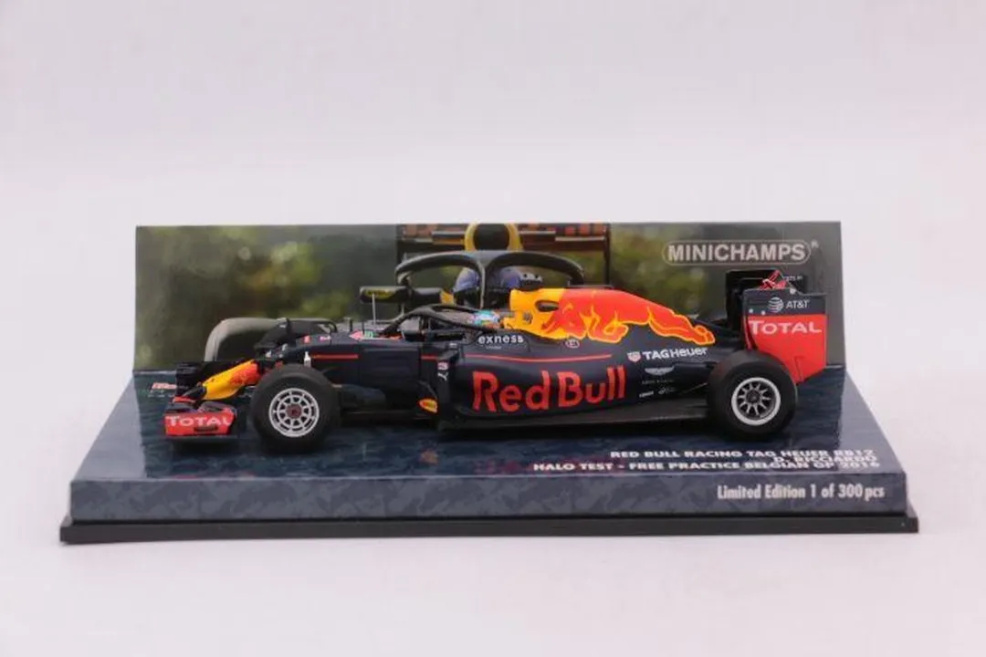 Formule 1 Red Bull Racing RB12 #3 Halo Test Belgian GP 2016 - 1:43 Minichamps - Multicolor