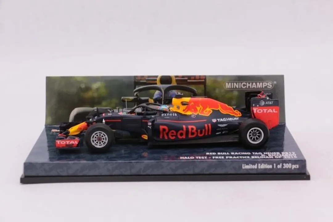 Formule 1 Red Bull Racing RB12 #3 Halo Test Belgian GP 2016 - 1:43 Minichamps - Multicolor
