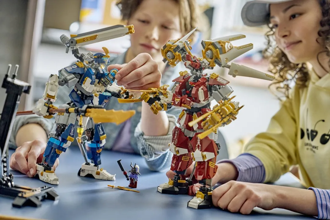 LEGO Ninjago De Twee Torenhoge Mecha 1707 Stuks - Meerkleurig