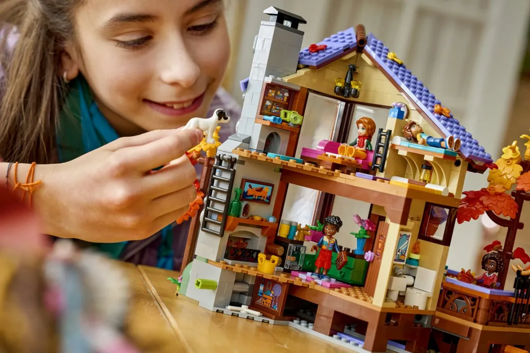 LEGO Friends Gezellige Boshut Herfst 42705 - 1229 Stukken