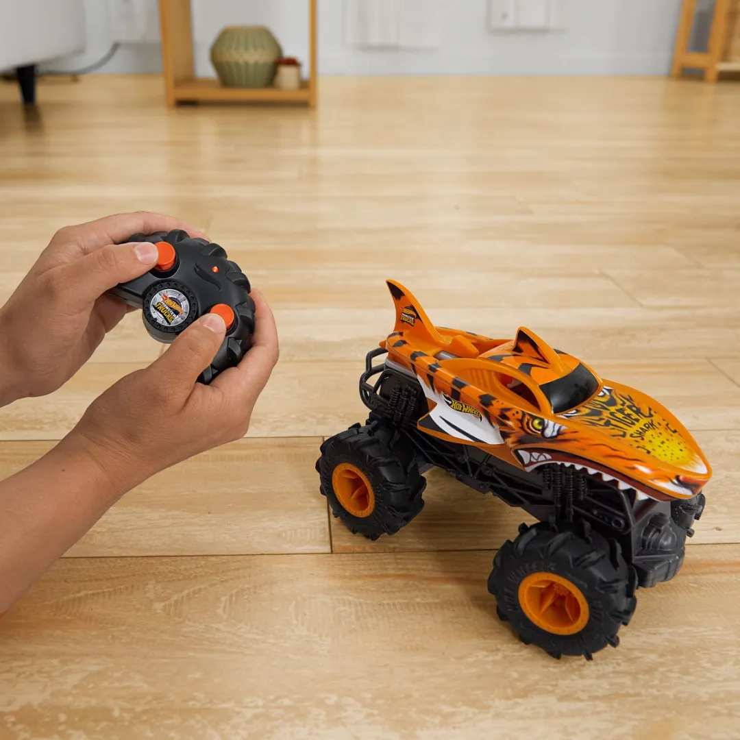 Hot Wheels HW TIGER SHARK Monster Truck RC - 2 AA