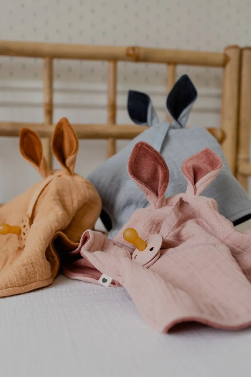BIBS Cuddle Cloth Kangaroo Blush - 100% Katoen
