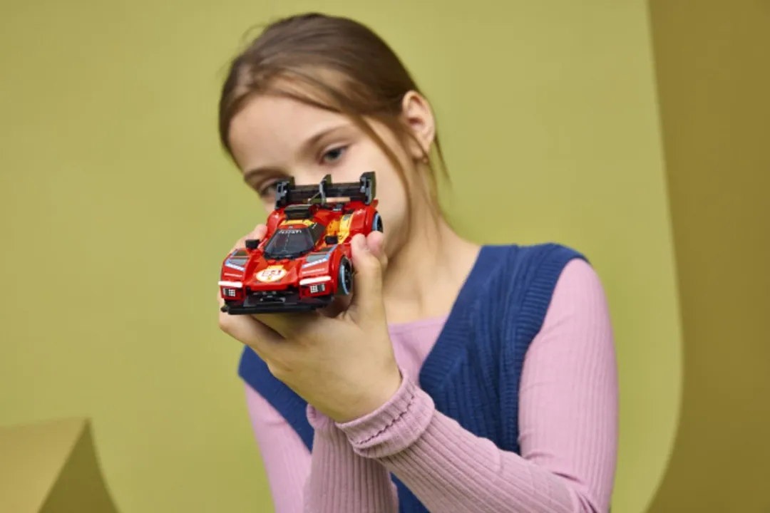 LEGO Speed Champions Ferrari 499P Bouwset 329 Stuks - Multicolor