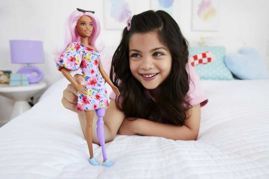 Barbie Fashionistas HBV21 Gebloemde Jurk - Multicolour