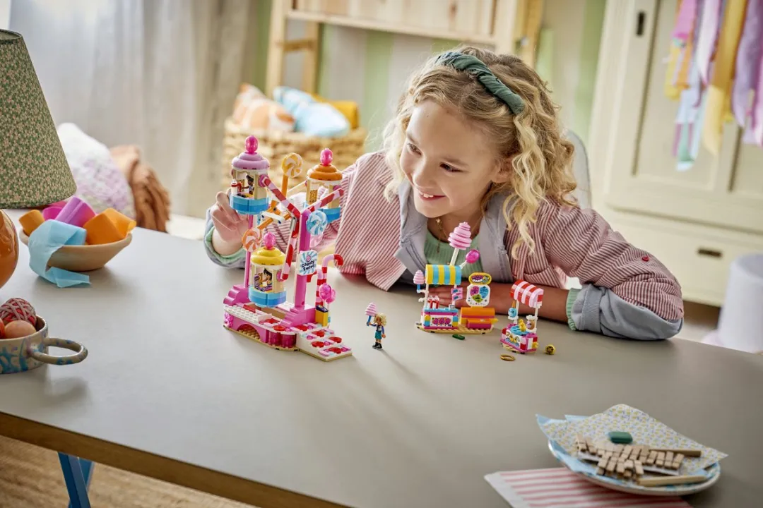 LEGO Friends Reuzenrad Snoep & Cupcakes 42700 - 602 Stukken