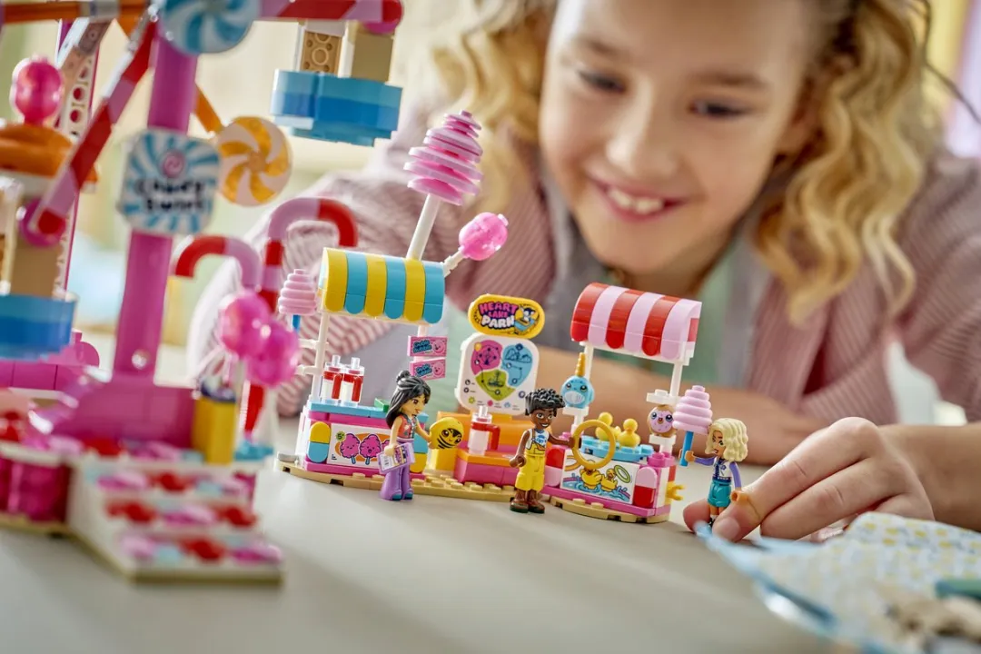 LEGO Friends Reuzenrad Snoep & Cupcakes 42700 - 602 Stukken