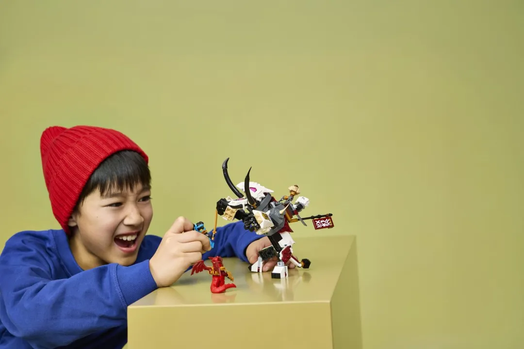 LEGO Ninjago Zilvar en Grimtak Drakenbeest 71863 - 232 Stukken