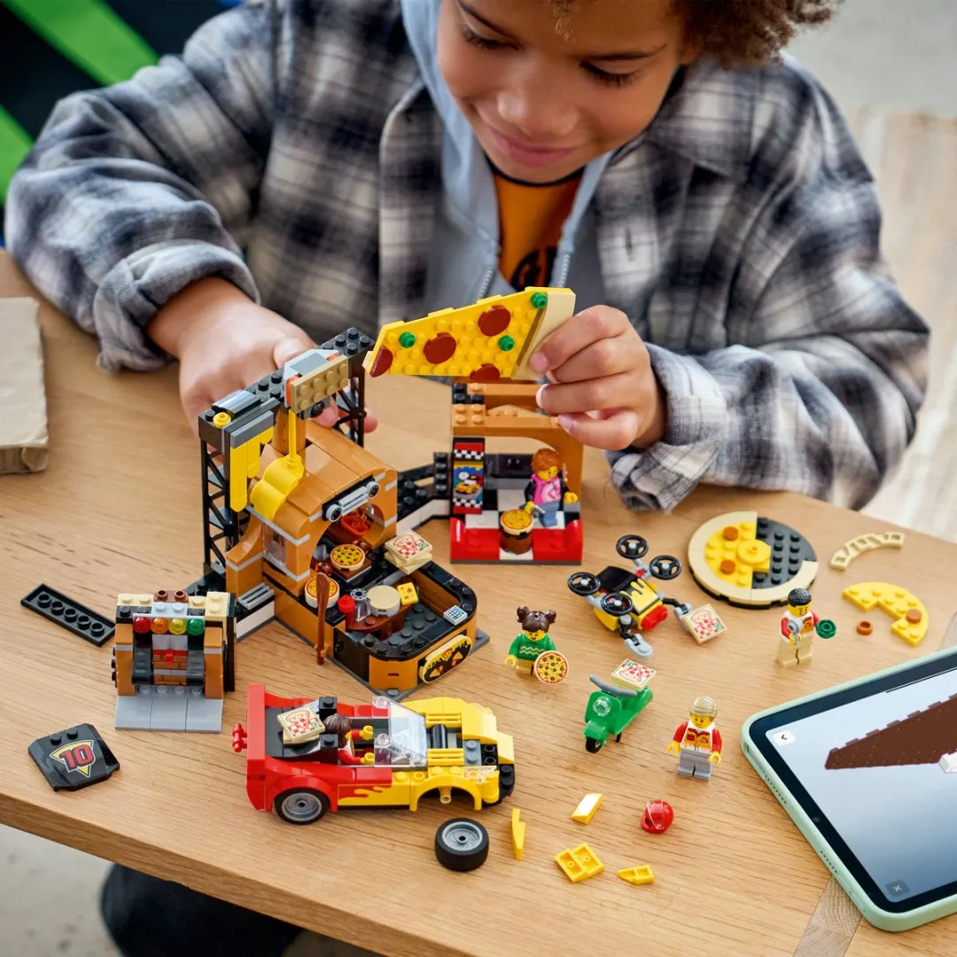 LEGO City Pizzacentrale 60496 - Bouwspeelgoed - 494 Stukken - Meerkleurig
