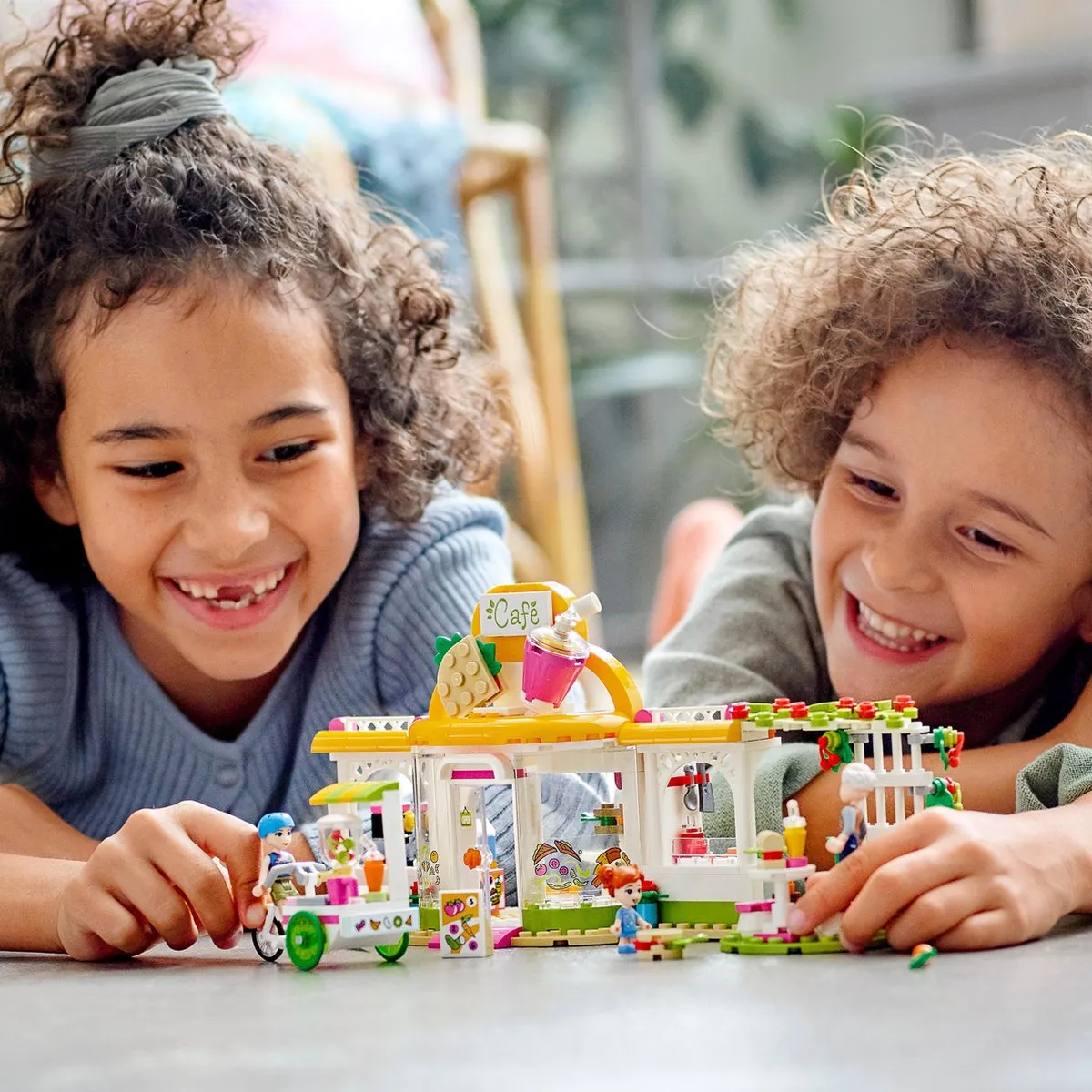 LEGO Friends Biologisch Café 41444 - 564 Stukken - afbeelding 5 van 6