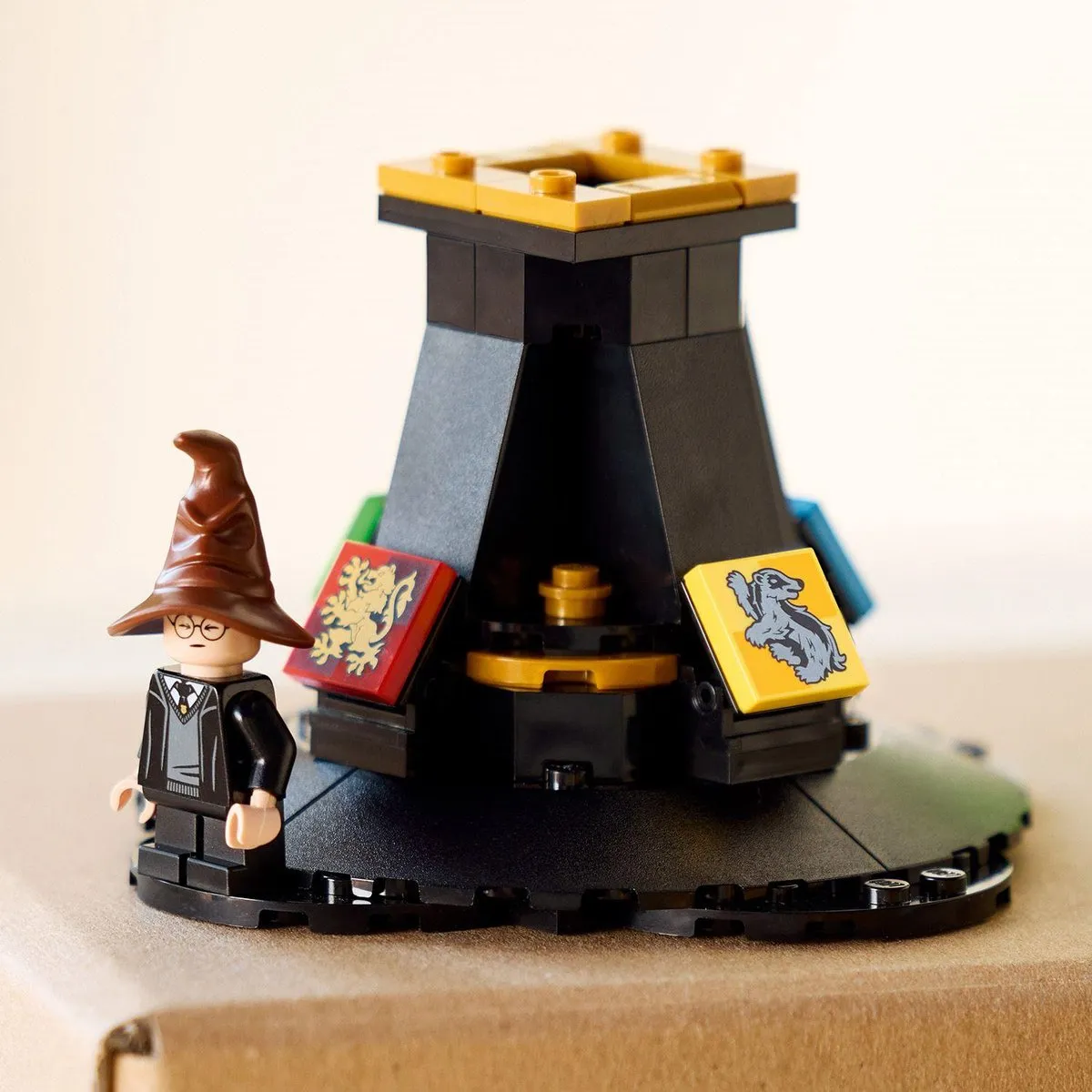 LEGO Harry Potter Pratende Sorteerhoed 76429 - 561 Stukken - afbeelding 6 van 6