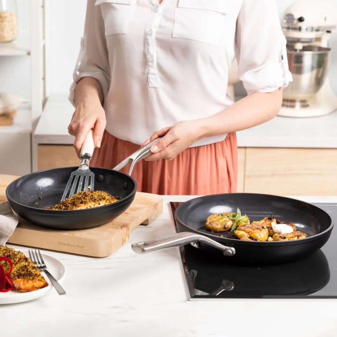 KitchenAid 3-delige Braadpan Set 20/24/28cm - Zwart - afbeelding 3 van 6