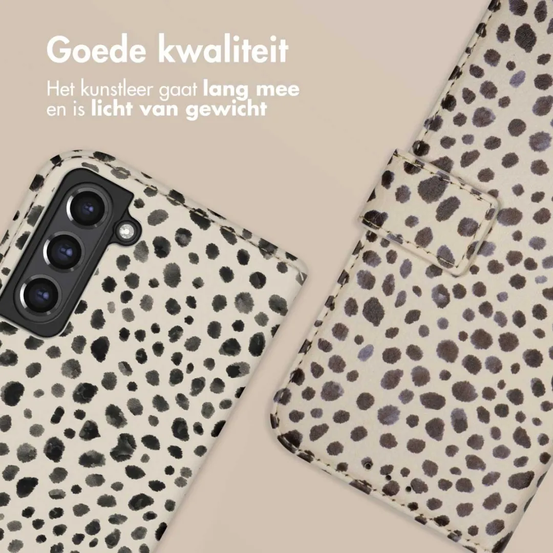 Imoshion Samsung Galaxy S21 FE Hoesje - 3 Pasjes - Black And White Dots
