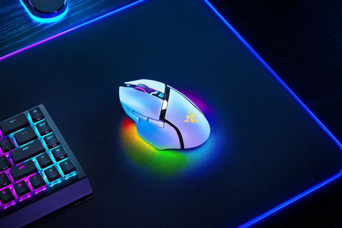 Razer Basilisk V3 Pro RZ01-05240200-R3G1 Gaming Muis - Wit