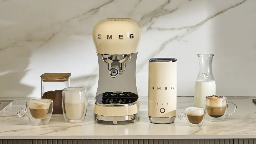 Smeg ECF12CREU Espressomachine - 15 bar - Crème
