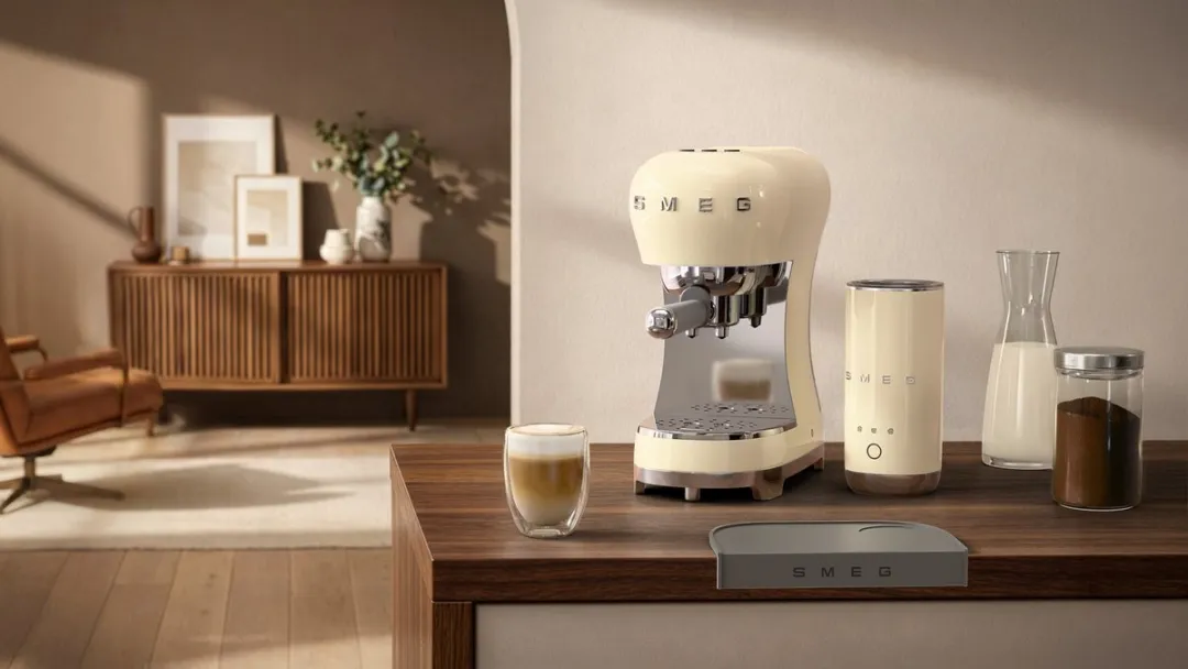 Smeg ECF12CREU Espressomachine - 15 bar - Crème