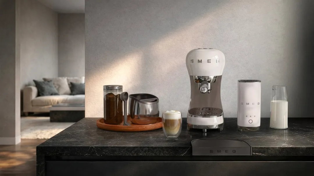 Smeg ECF12 Espressomachine - 1350W - 15 bar - Wit