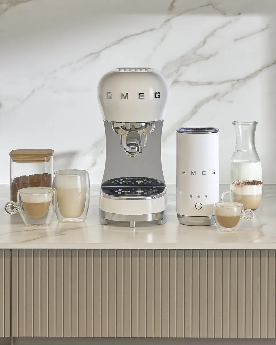 Smeg ECF12 Espressomachine - 1350W - 15 bar - Wit