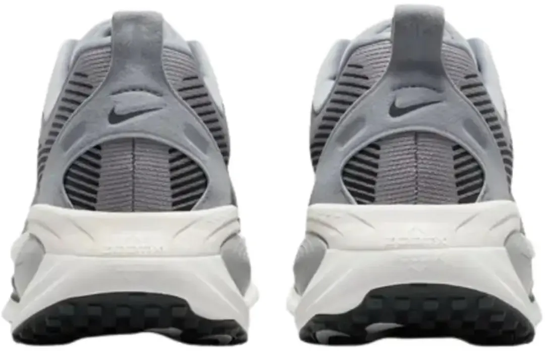 Nike Vomero 18 - Herenschoen - Maat 42 - Grijs