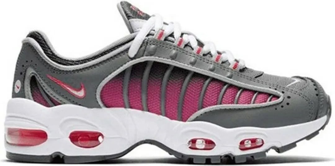 Nike Air Max Tailwind IV BQ9810-007 Sportschoenen - 35.5