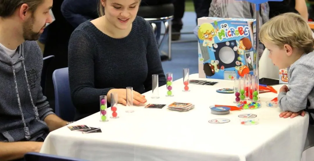 White Goblin Games Dr. Microbe Gezelschapsspel WGG1715