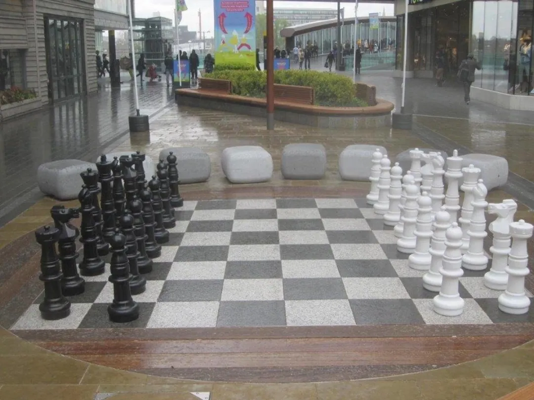 Ubergames Giga Schaakset UV-bestendig XXXL - 304x304cm