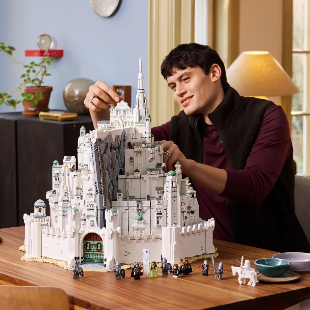 LEGO Icons Minas Tirith 11377 Bouwpakket - 8278 Stukken - 10 Minifiguren - Multicolor