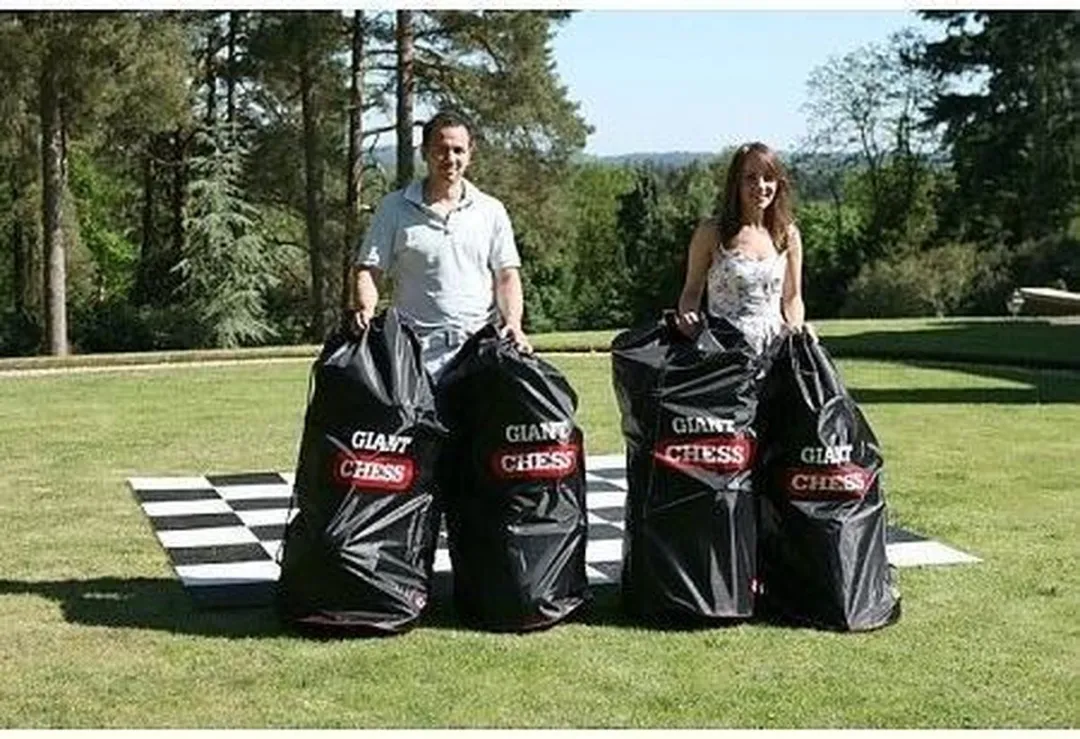 Ubergames Giga Schaakset 64cm UV-beschermd - 64-delig
