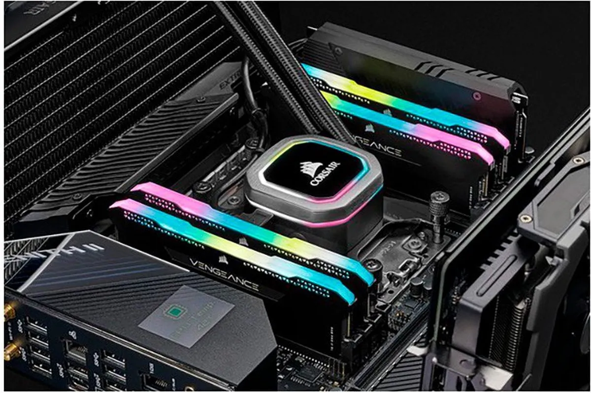 Corsair CMH16GX4M2E3200C16 RAM - 2x8GB 3200MHz