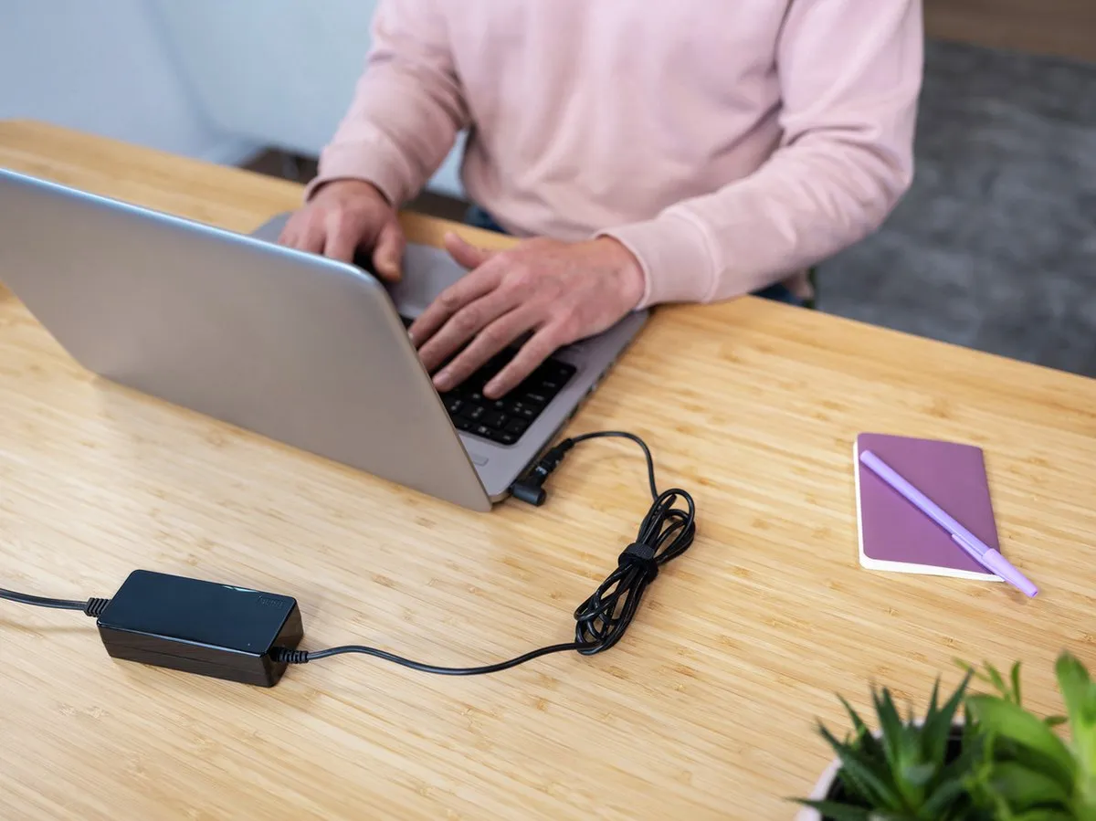 Trust Primo 45W 21904 Laptop Lader - 19V - Zwart