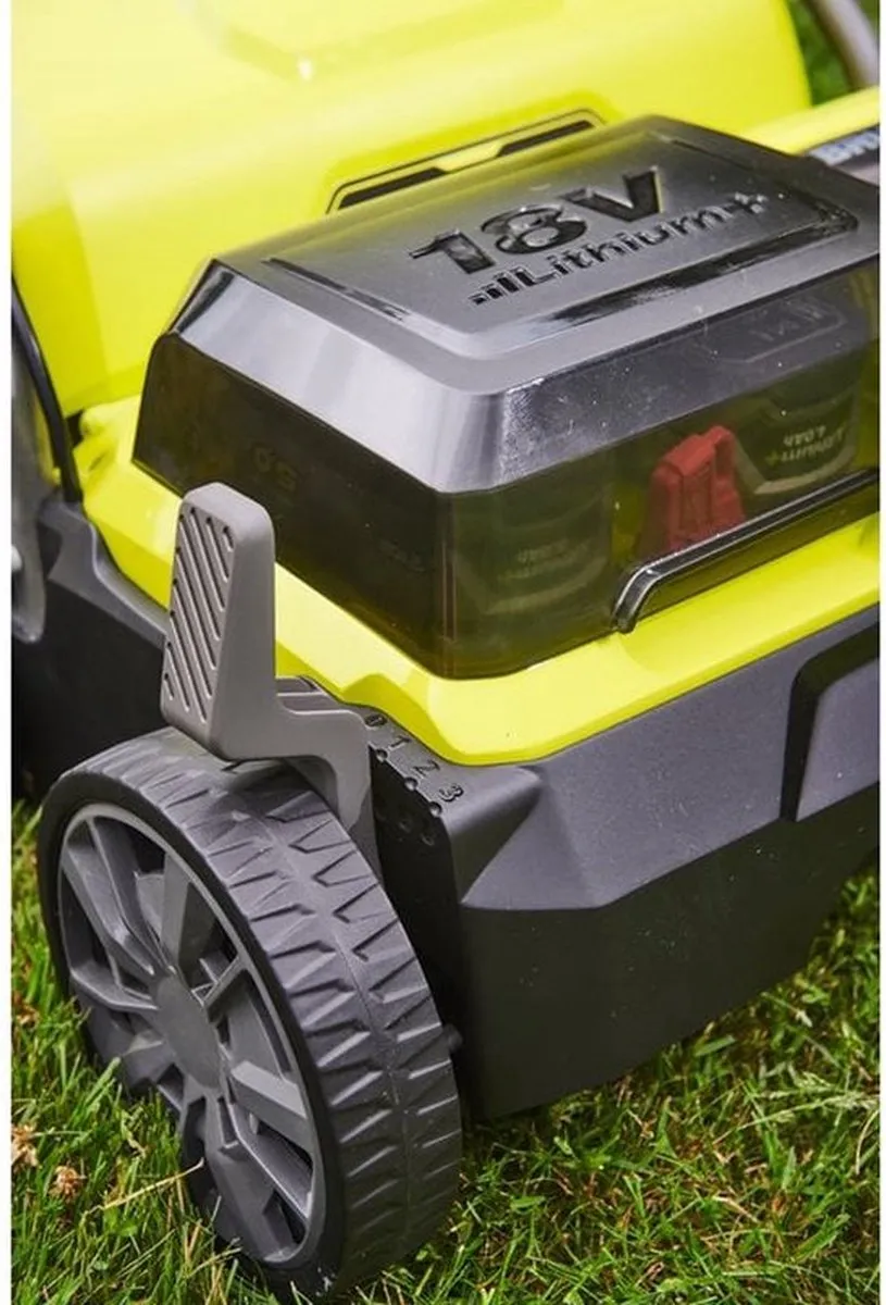 Ryobi One+ RY18SFX35A-240 Verticuteerder 35cm - 2x 4.0Ah - afbeelding 6 van 6