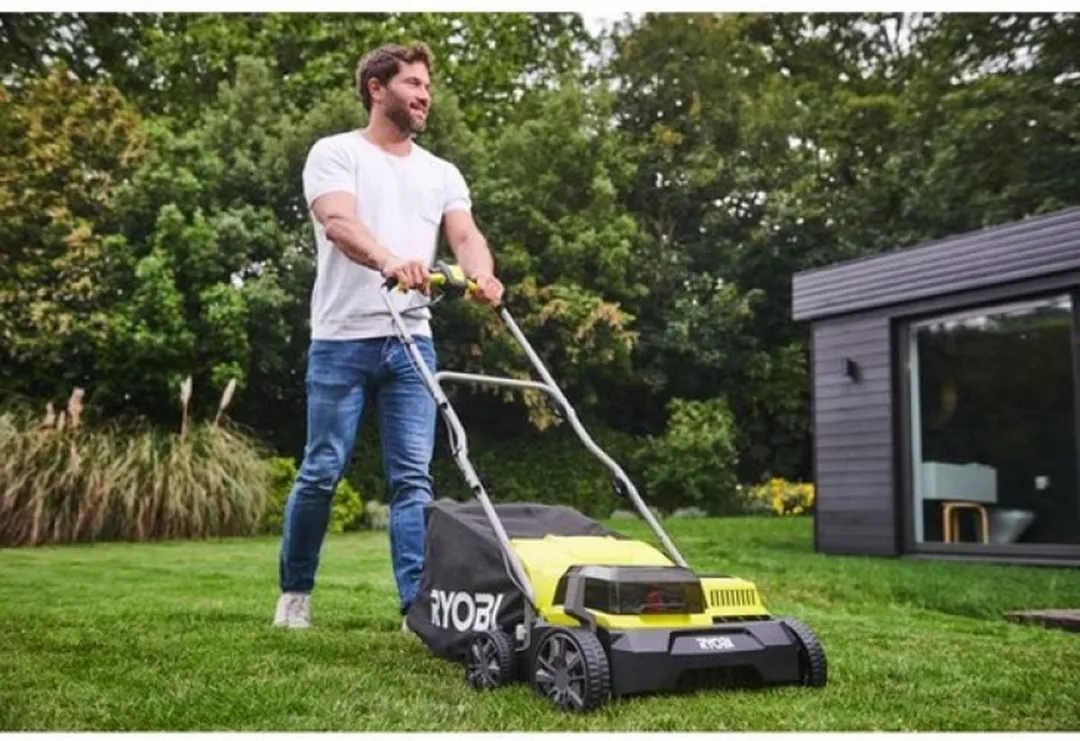 Ryobi One+ RY18SFX35A-240 Verticuteerder 35cm - 2x 4.0Ah
