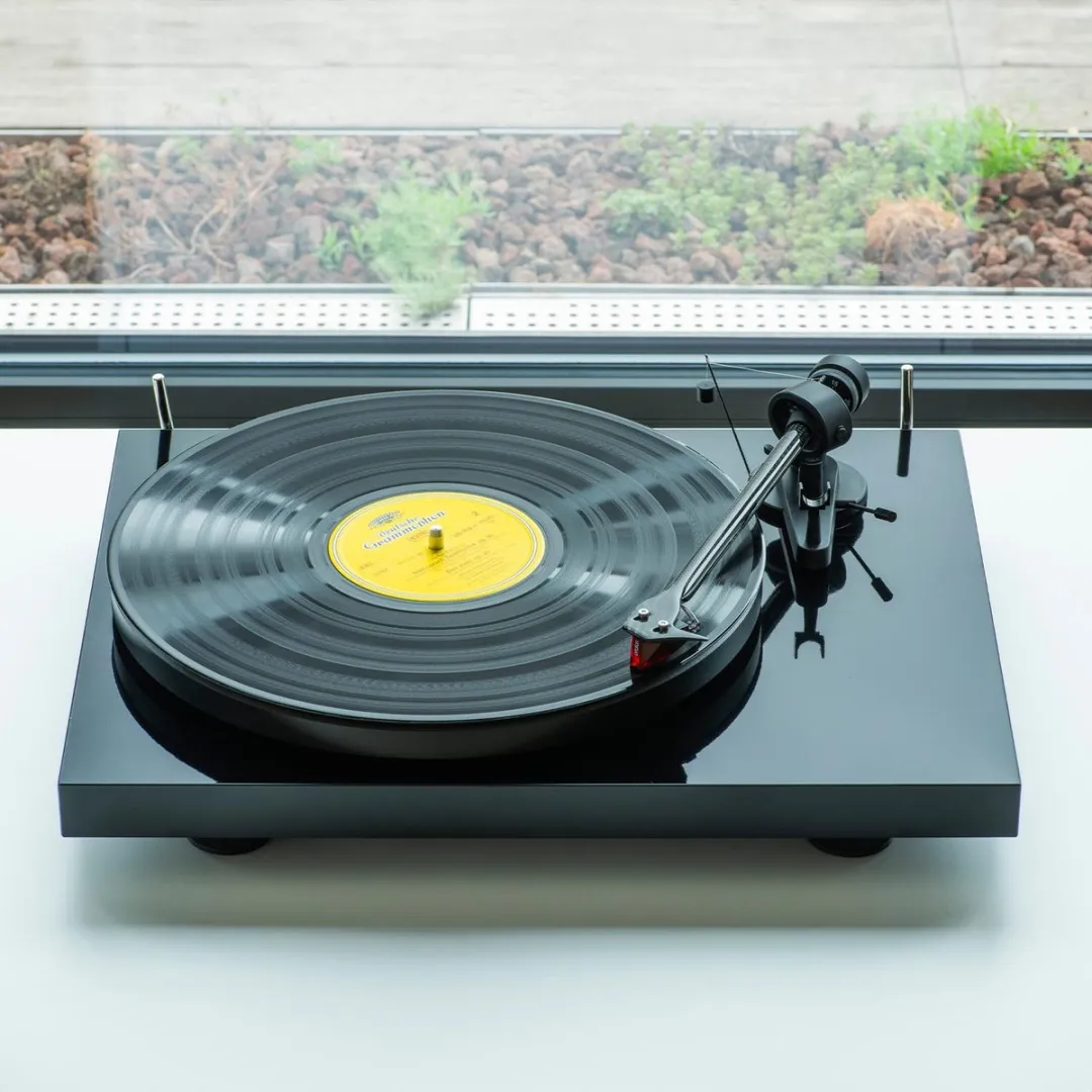 Pro-Ject Debut E Carbon Phono Platenspeler - Zwart