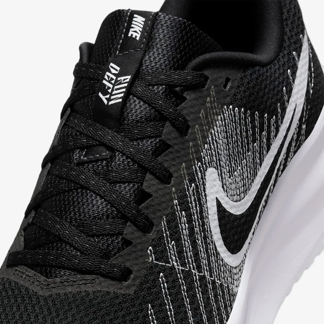 Nike Run Defy HM9594-004 Heren Hardloopschoenen - 45 - Zwart/Wit