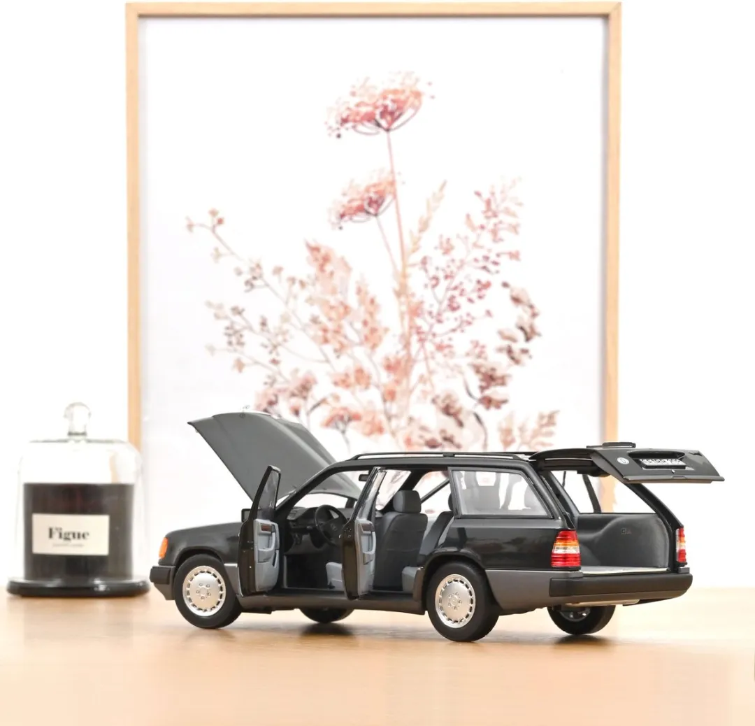 Mercedes-Benz 300 D T-Model S124 1990 - 1:18 - Norev