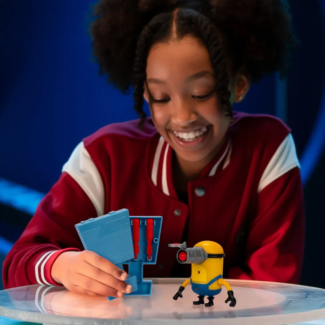 Moose Toys Despicable Me 4 Launch & Blast Mega Minion Mel - Actiefiguur - Multikleur