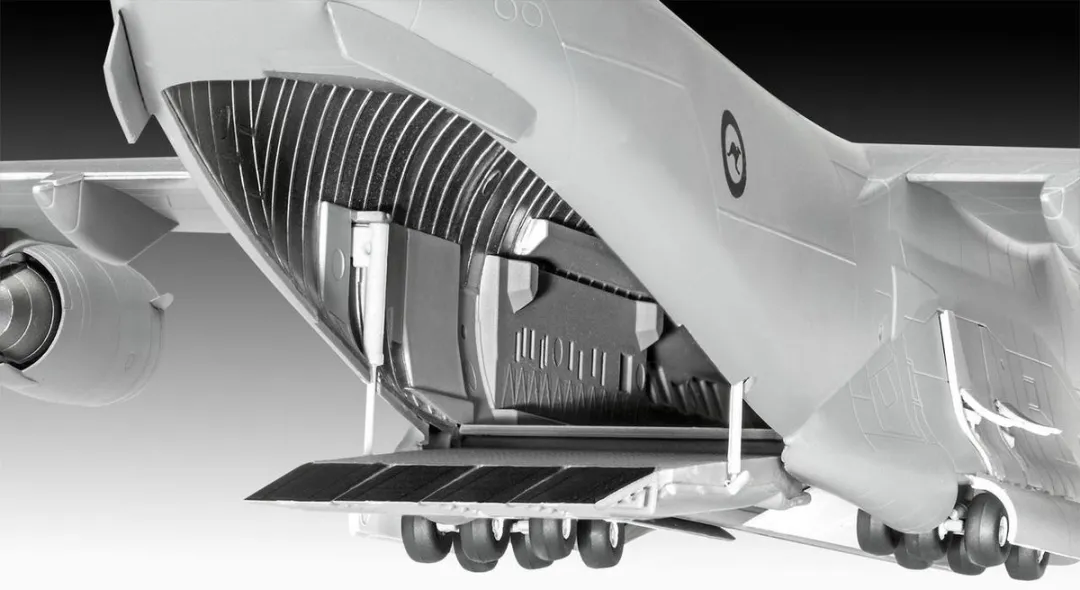 Revell Boeing C-17A Globemaster III Modelbouwpakket 1:144 - 137 Onderdelen