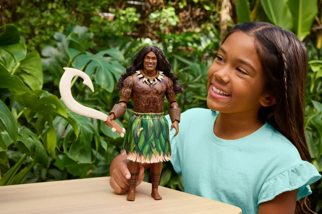 Mattel Disney Vaiana Maui Pop - Pop met outfit en 4 accessoires