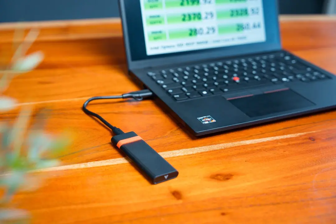 Verbatim 32261 M.2 NVMe SSD Enclosure Kit USB 3.2 Gen 2 - Zwart/Rood