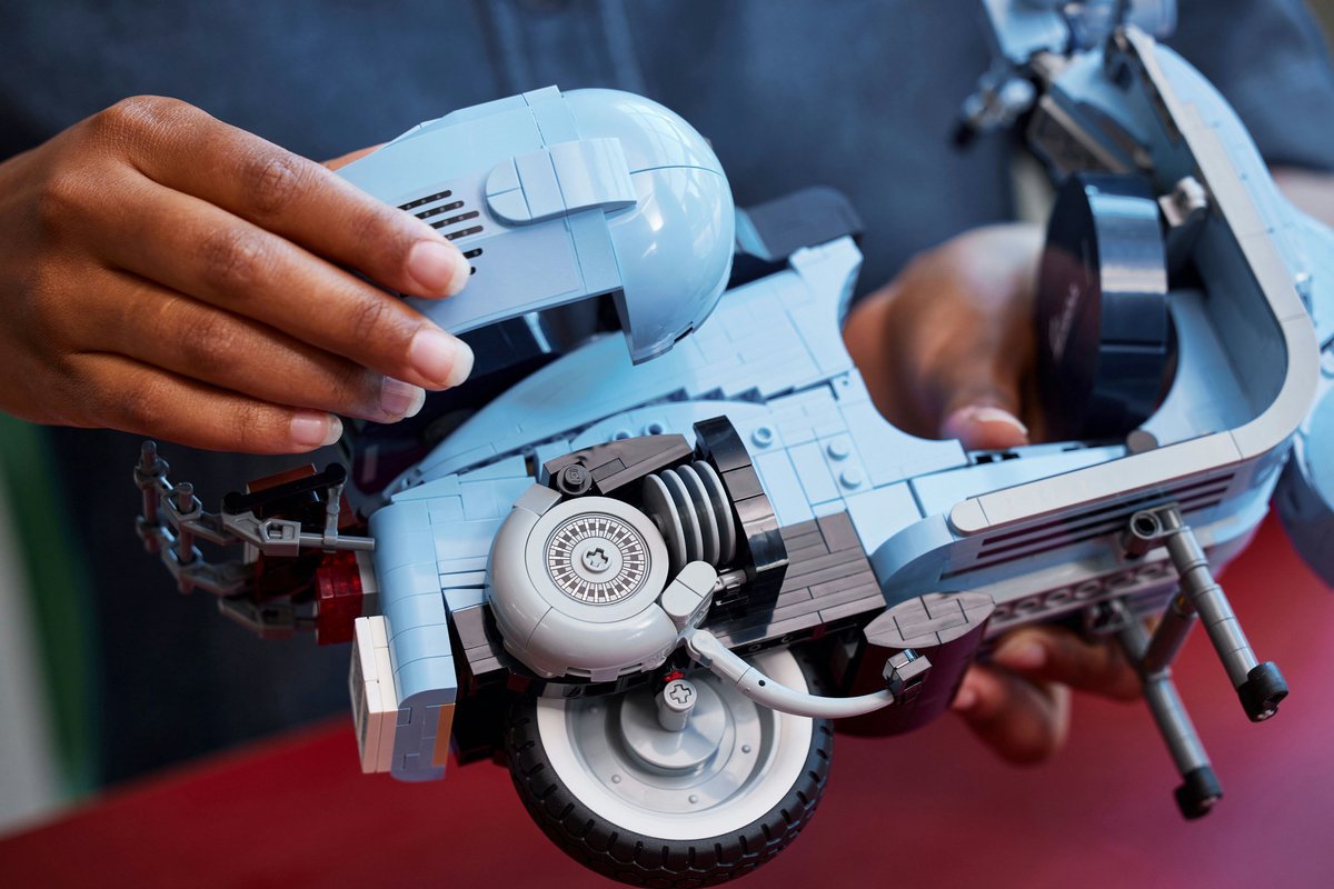 LEGO Vespa 125 Scooter bouwbare modelbouwset voor Volwassenen - 10298