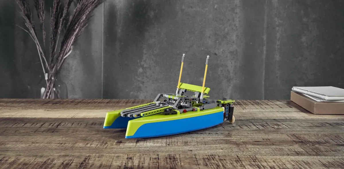 LEGO Technic Catamaran 42105 - 404 Stukken
