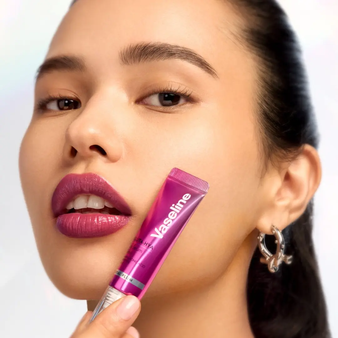 Vaseline Gluta-Hya Lipgloss Royal Plum 10ml - afbeelding 6 van 6