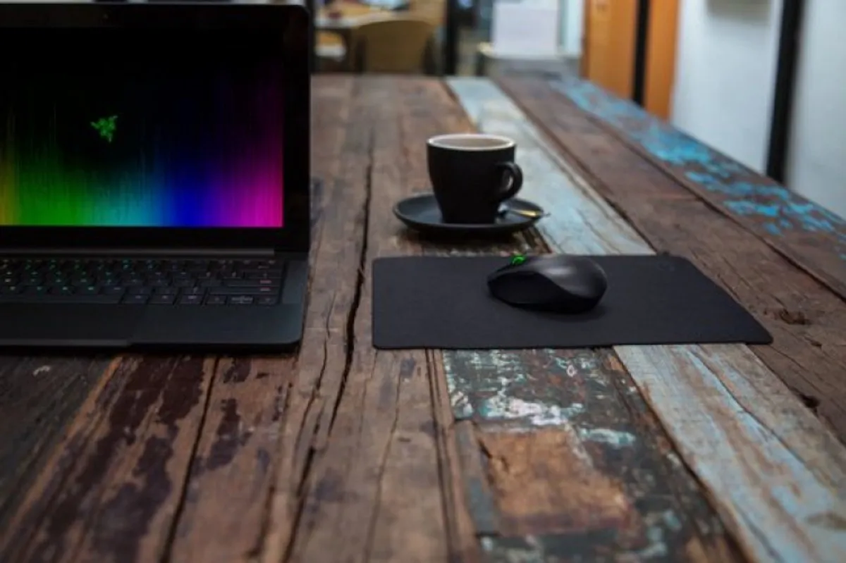 Razer Goliathus Mobile Stealth Gaming Muismat 22x27cm - Zwart