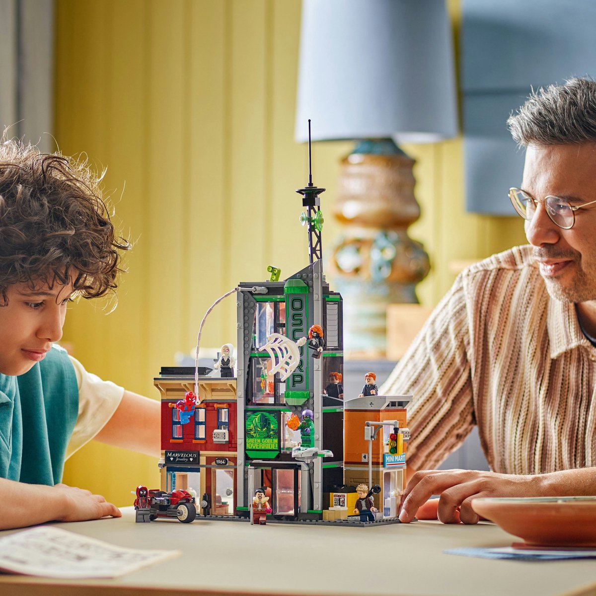 LEGO® Marvel Spider-Man vs. Oscorp - 76324