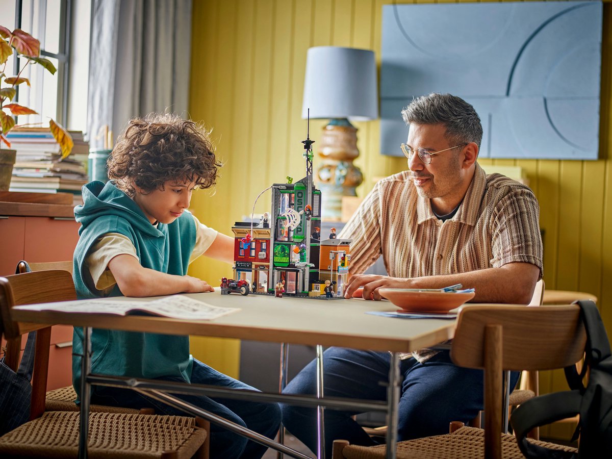 LEGO® Marvel Spider-Man vs. Oscorp - 76324