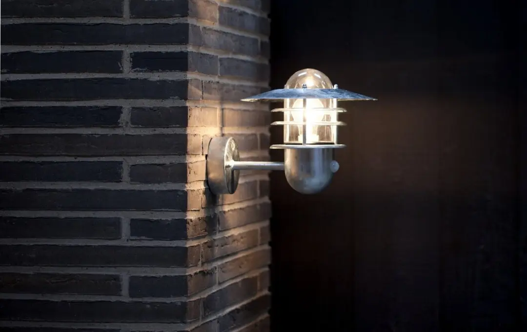 Nordlux Agger Wandlamp Sensor E27 - 25,5cm Gegalvaniseerd