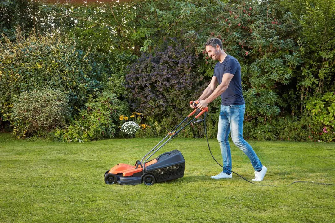BLACK+DECKER BEMW451BH-QS Grasmaaier 1200W - 35L